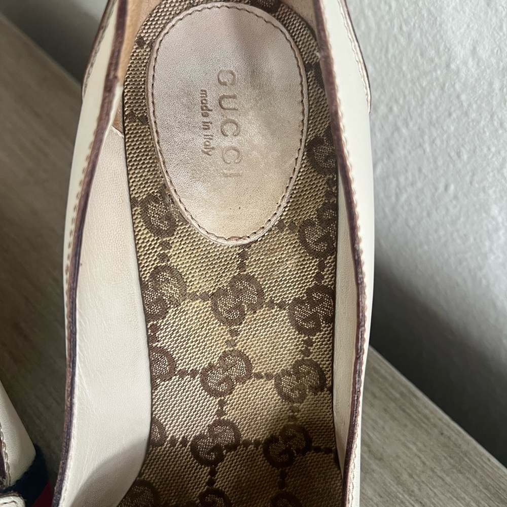 Gucci Cream and Red Stiletto Heels with Bow Accent - Picture 10 of 16